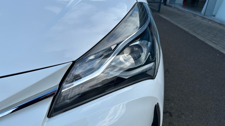 Toyota Yaris 1.5 VVT-i Icon 5dr Petrol Hatchback